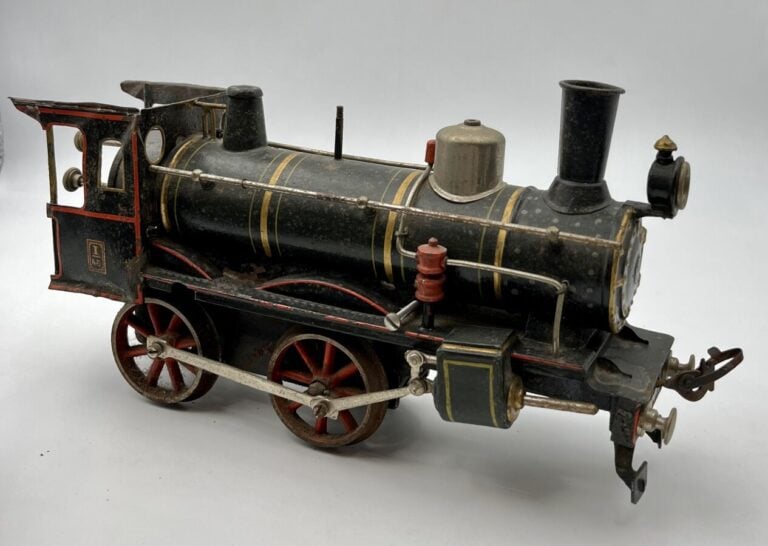 Carette ; loco type vapeur 220 avec tender 2 axes, en tôle peinte à mica d'horl…