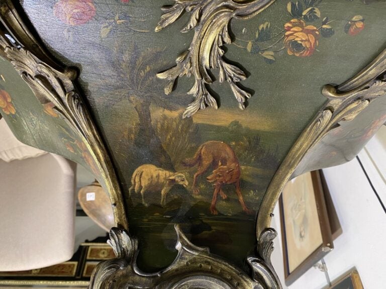 Cartel d'applique violoné avec son cul de lampe en bois laqué façon vernis Mart…