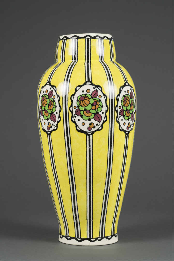 CHARLES CATTEAU (1880-1966) & BOCH FRERES LA LOUVIERE - Important vase de forme…
