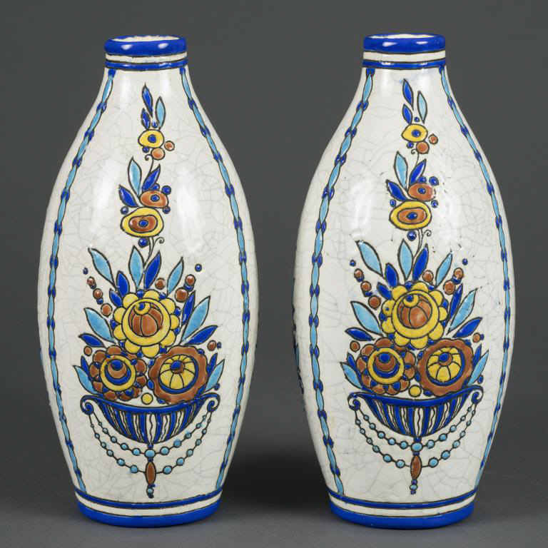 CHARLES CATTEAU (1880-1966) & BOCH FRERES LA LOUVIERE - Paire de vases de forme…