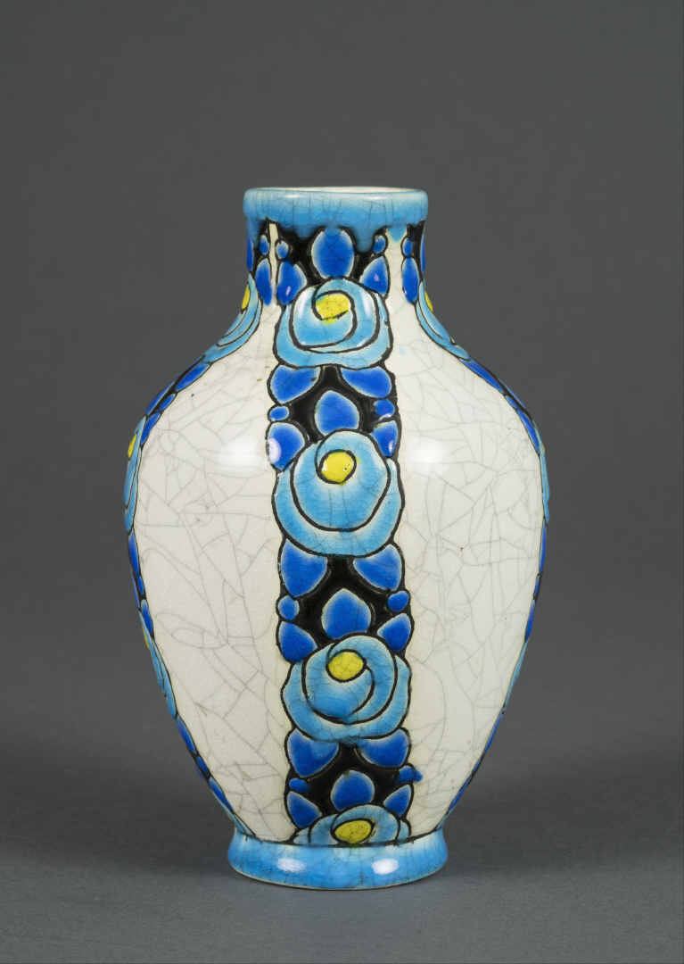 CHARLES CATTEAU (1880-1966) & BOCH FRERES LA LOUVIERE - Vase en faïence émaillé…