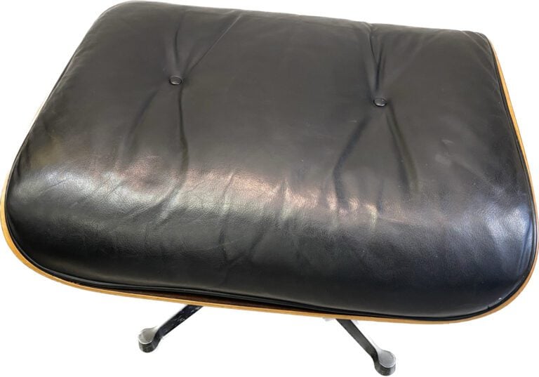 Charles EAMES (1907-1978) & Ray EAMES (1912-1988) - Fauteuil et son ottoman mod…
