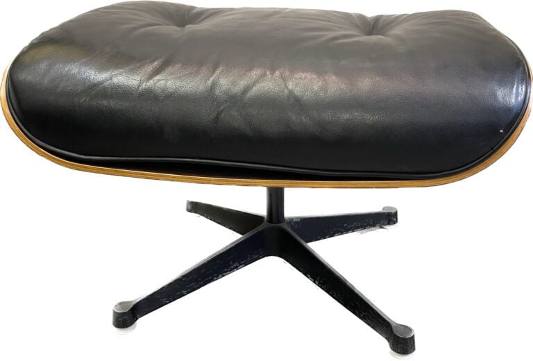 Charles EAMES (1907-1978) & Ray EAMES (1912-1988) - Fauteuil et son ottoman mod…