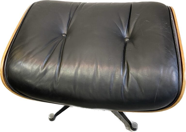 Charles EAMES (1907-1978) & Ray EAMES (1912-1988) - Fauteuil et son ottoman mod…