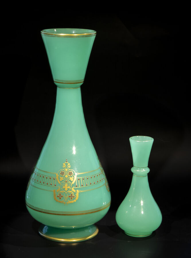 Clichy. Deux vases balustres à col tronconique en opaline vert jade. Le plus gr…