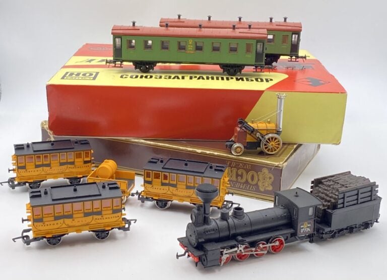 Coffret Rocket - Hornby OO + Coffret HO train Russe vapeur 040 avec 2 voitures
