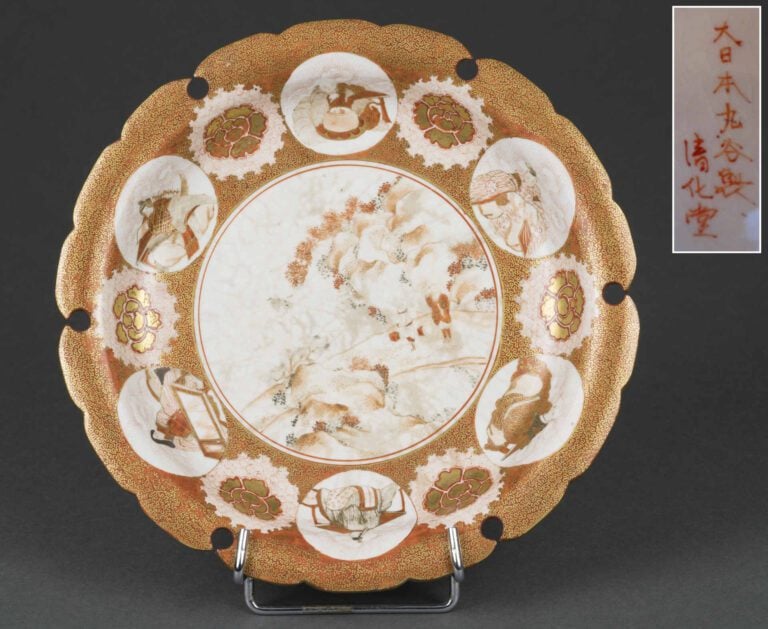 COUPE SUR PIED EN FAIENCE DE KUTANI A L'IMITATION D'UN FLOCON DE NEIGE, AKAE-E…