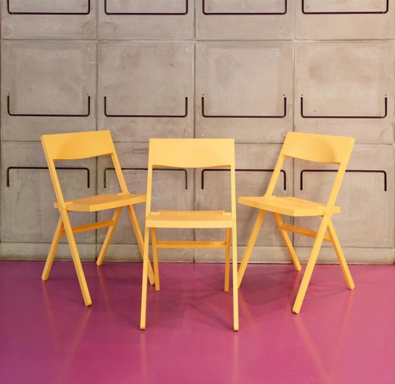 David Chipperfield - Ensemble de six chaises jaunes pliantes enpolypropylène mo…