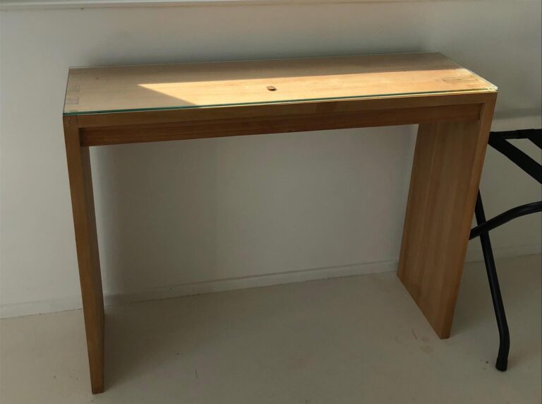 Deux chevets et console en bois naturel [64]
