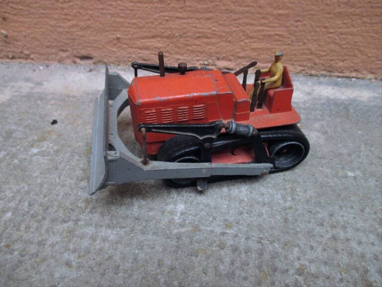 DINKY SUPERTOYS - Bulldozer blaw-knox N° 885. - (En l'état, une chenille accide…