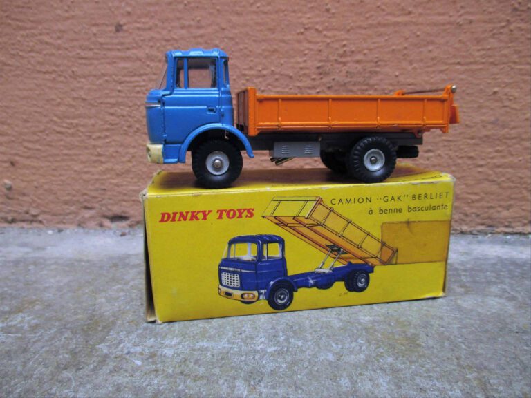 DINKY TOYS - Camion GAK Berliet à benne basculante, Ref : 585. - Dans sa boîte…