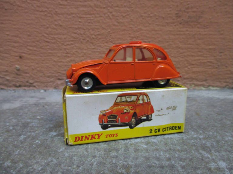 DINKY TOYS - Citroën 2CV orange, Ref : 500. - Dans sa boîte d'origine. (Etat d'…