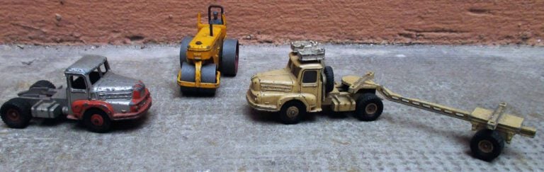 DINKY TOYS & SUPERTOYS - Ensemble de trois véhicules comprenant : - - Rouleau c…