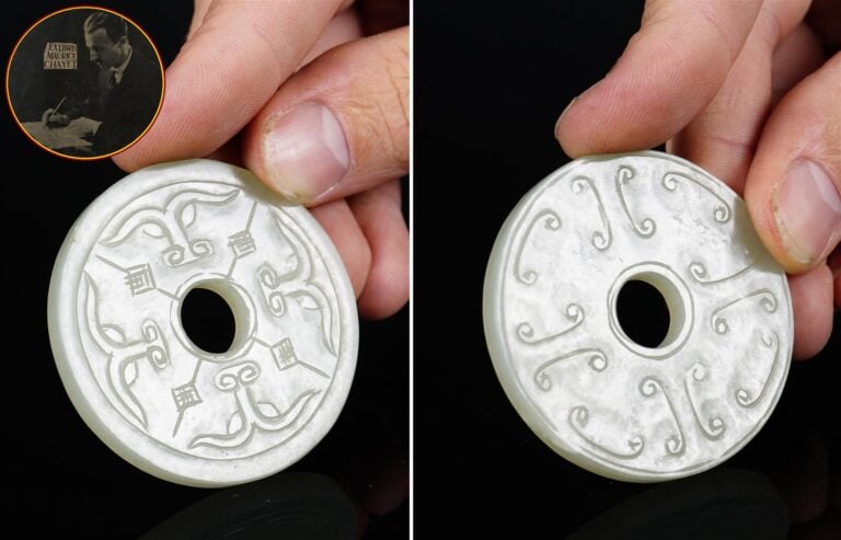 DISQUE ARCHAISANT EN JADE NEPHRITE BLANC, BI / PI - Chine, Epoque XXe siècle -…