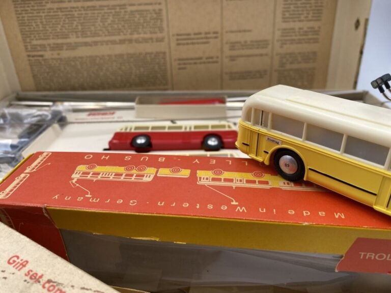 EHEIM HO en BO : coffret trolley bus ref 102, trolley ref 6100, boite caténaire…