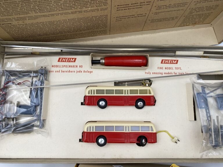 EHEIM HO en BO : coffret trolley bus ref 102, trolley ref 6100, boite caténaire…