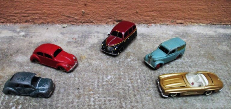 Ensemble de cinq petites voitures diverses : - - TEKNO DENMARK : Mercedes benz…