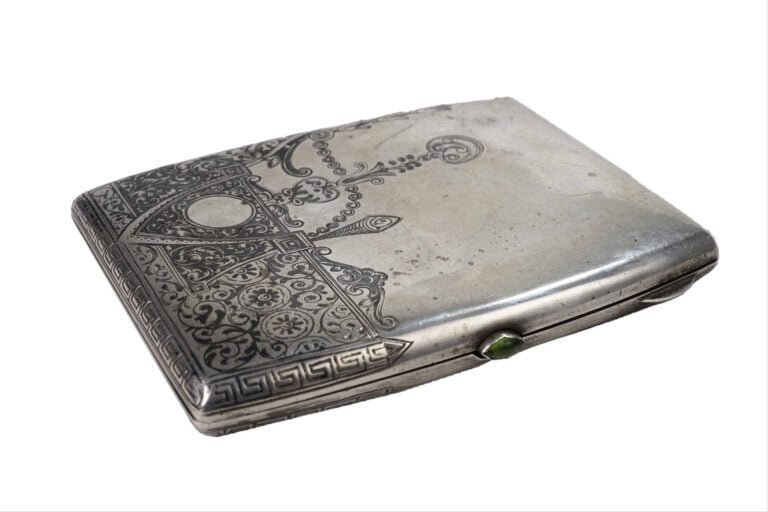 Étui à cigarettes rectangulaire balustre en argent 84 zolotniks (875 millièmes)…