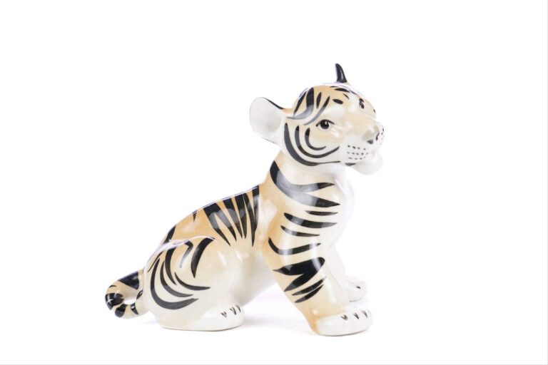 Figurine en porcelaine représentant un tigre. - Russie, manufacture Lomonosov,…