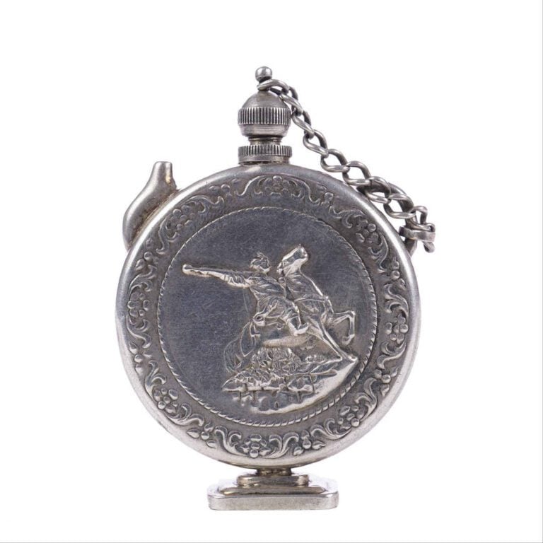 Flacon à sel en argent 875 millièmes à décor d'un cosaque à cheval. - Epoque so…