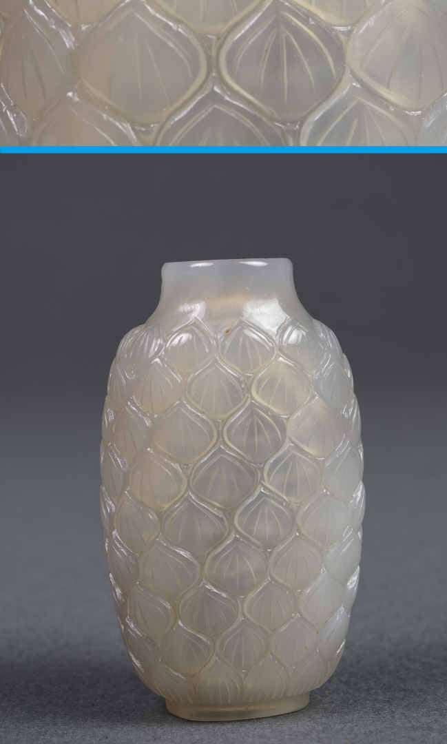 FLACON TABATIERE EN AGATE A L'IMITATION D'UN LOTUS - Chine, Fin de la Dynastie…