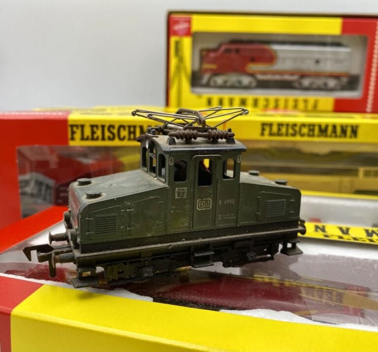 FLEISCHMANN HO : 7 loco en BO : 231 carénée, 230 ref. 4800, boite à sel bref 43…