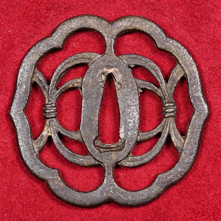 GARDE DE SABRE DE SAMOURAI EN FER FORGE, KO-SHOAMI TSUBA - Japon, Période Edo -…