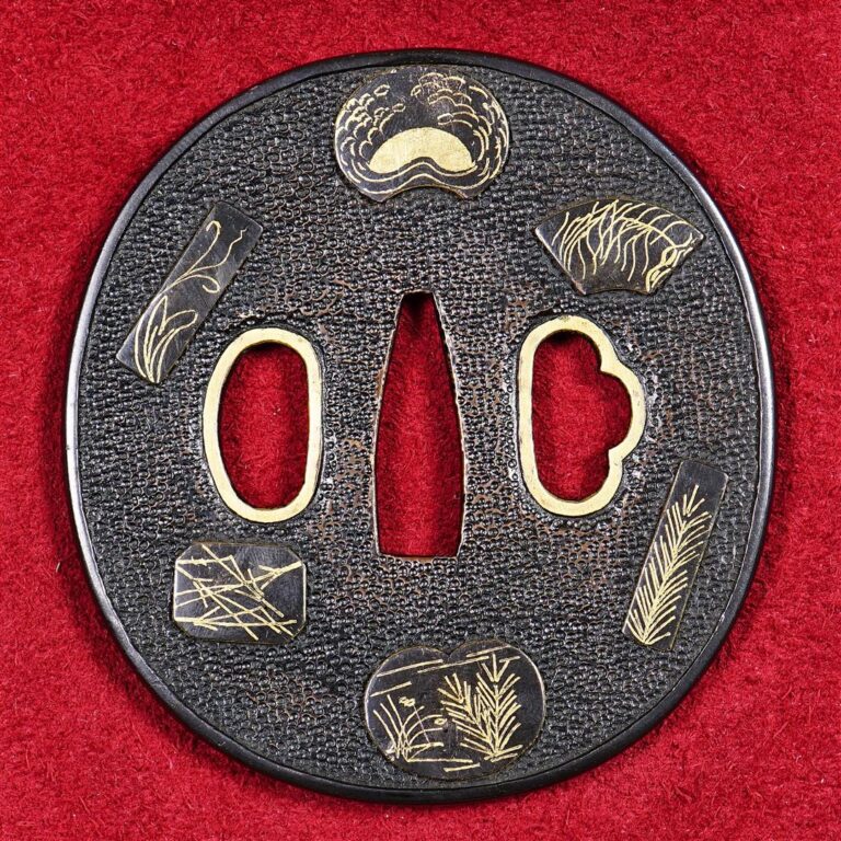 GARDE DE SABRE DE SAMOURAI, TSUBA - Japon, Epoque XIXe siècle - En alliage cuiv…