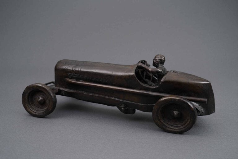 Gordon CHISM (XXe siècle) - Alfa Roméo Monza - Bronze à patine marron représent…