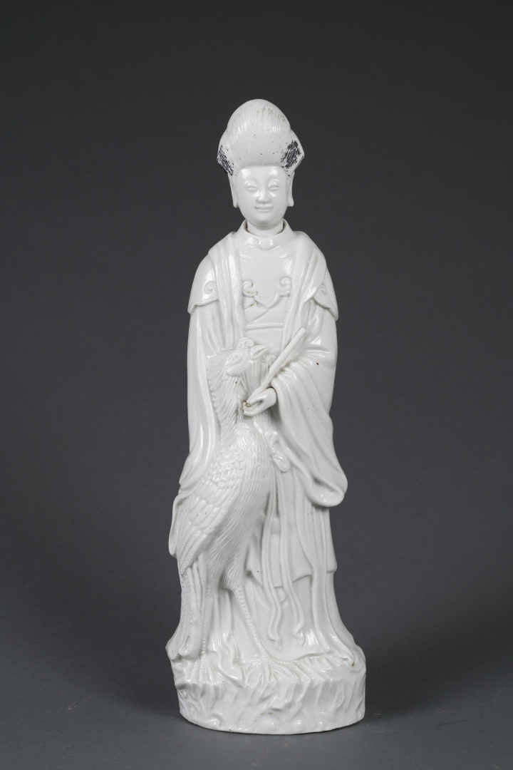 GRAND SUJET EN PORCELAINE EMAILLEE " BLANC DE CHINE " MOULEE A L'EFFIGIE D'UNE…