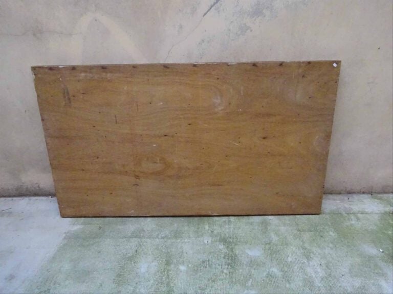 GRANDE ET SPECTACULAIRE FRISE DECORATIVE EN BOIS POLYCHROME A DECOR DE NEUF DRA…