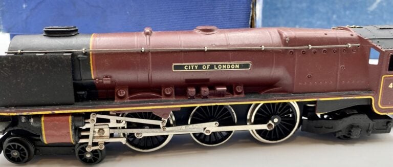 Hornby Dublo lot de 5 pièces en BO: loco diesel CO - CO ref 2232, pont. Métal b…