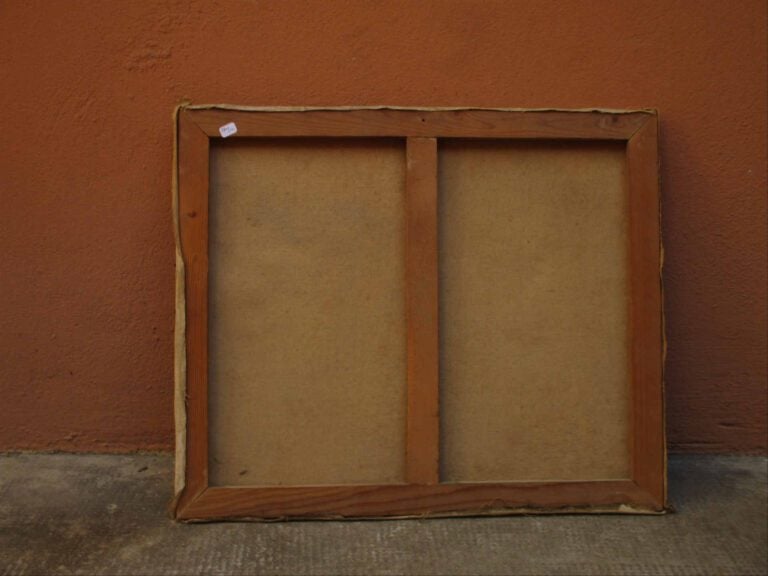 Huile sur toile représentant une vue de ville. - Porte une signature illisible…