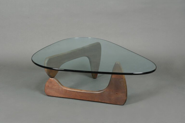 Isamu NOGUCHI (1904-1988), d'après un modèle de - Table basse "Coffee" à piétem…