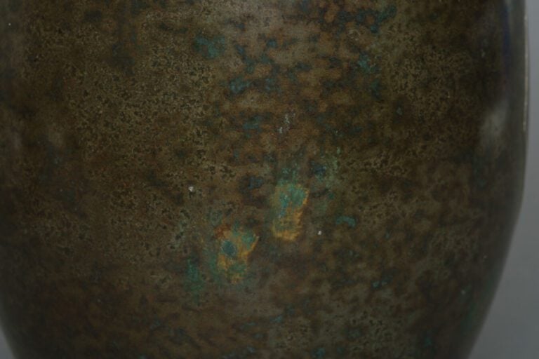 JAPON - Fin période Taisho - Début Showa - Grand vase ovoïde en bronze à patine…