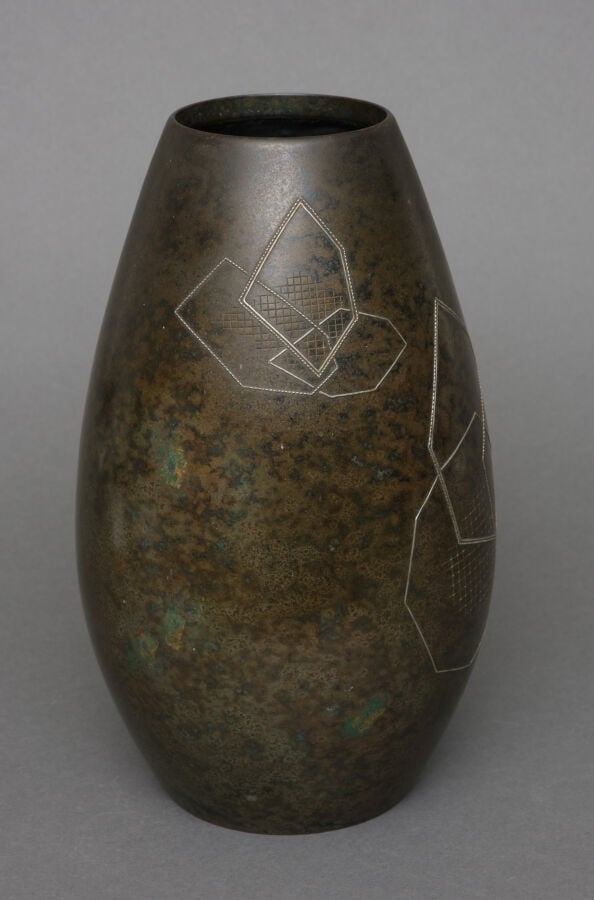 JAPON - Fin période Taisho - Début Showa - Grand vase ovoïde en bronze à patine…