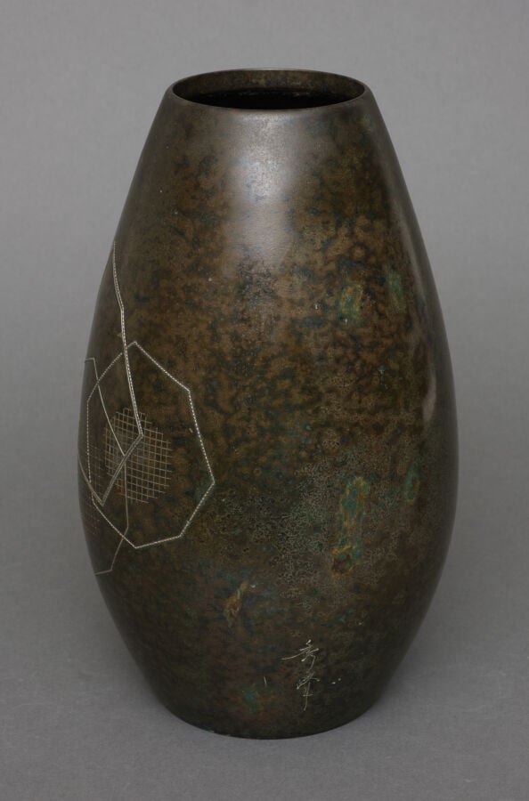 JAPON - Fin période Taisho - Début Showa - Grand vase ovoïde en bronze à patine…