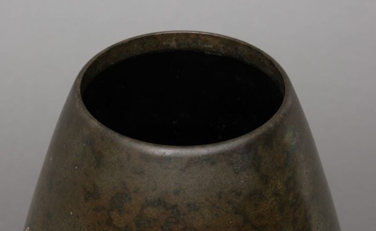 JAPON - Fin période Taisho - Début Showa - Grand vase ovoïde en bronze à patine…