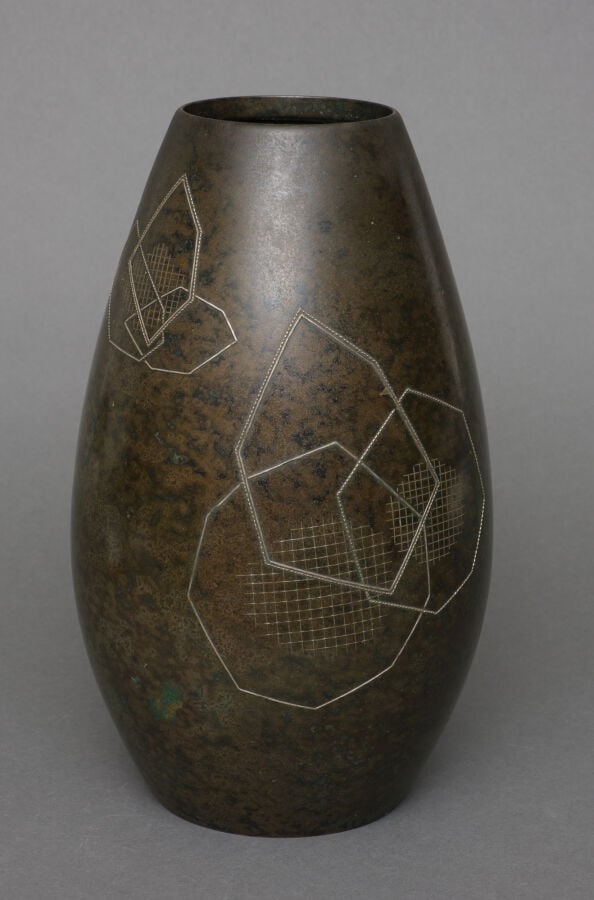 JAPON - Fin période Taisho - Début Showa - Grand vase ovoïde en bronze à patine…