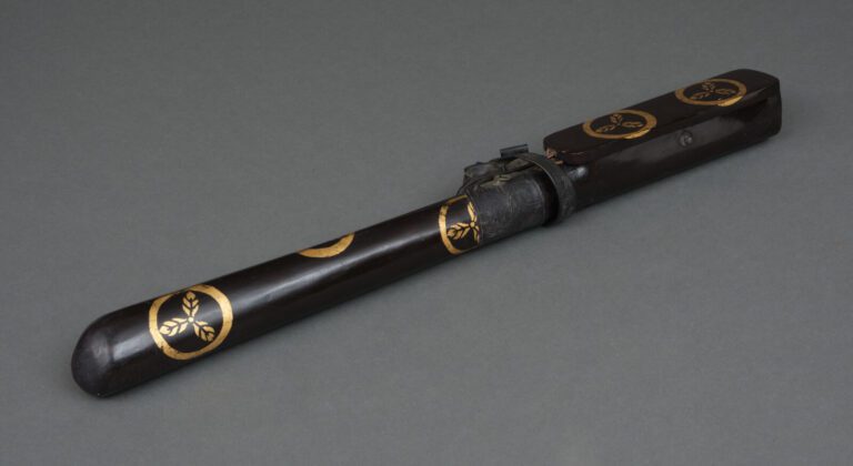 JAPON - Période Edo (1603-1868) - Carquois (yebira) de type Utsubo laqué noir a…