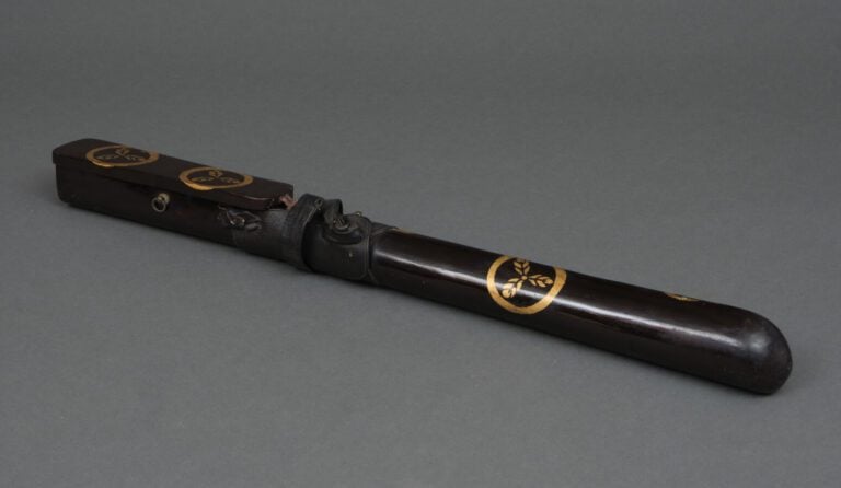 JAPON - Période Edo (1603-1868) - Carquois (yebira) de type Utsubo laqué noir a…