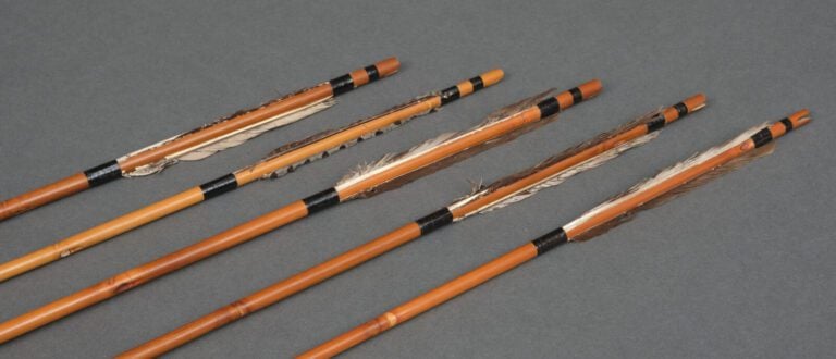 JAPON - Période Edo (1603-1868) - Carquois (yebira) de type Utsubo laqué noir a…
