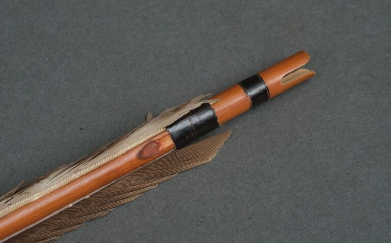 JAPON - Période Edo (1603-1868) - Carquois (yebira) de type Utsubo laqué noir a…