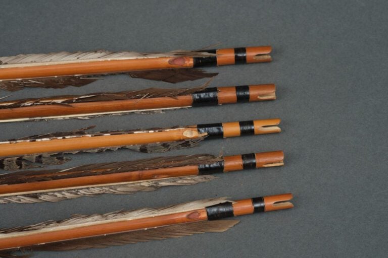 JAPON - Période Edo (1603-1868) - Carquois (yebira) de type Utsubo laqué noir a…