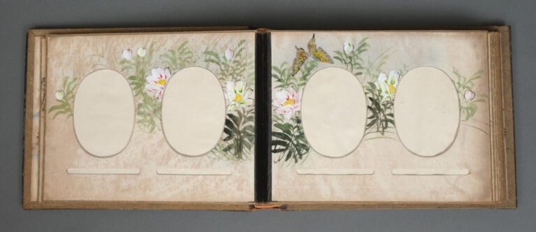 JAPON -Période Période Meiji (1868-1912) - Album photo en laque et nacre, à déc…