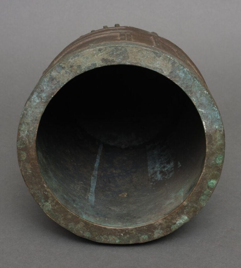 JAPON - Période Showa (1868-1912) - Cloche de temple en bronze (bonshô) de form…