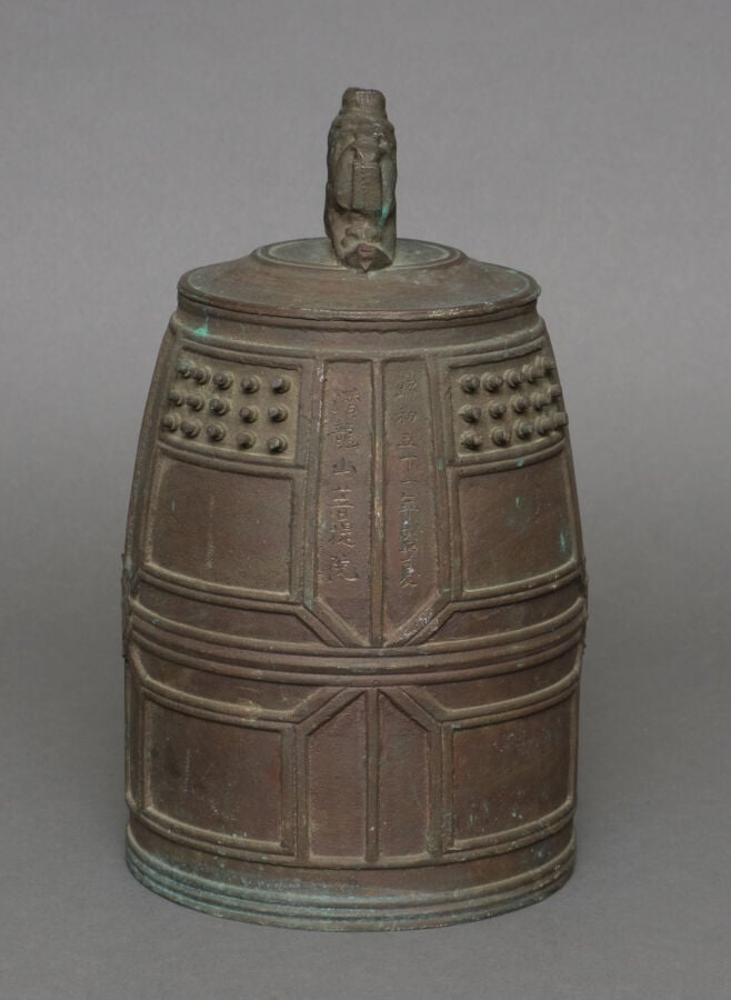 JAPON - Période Showa (1868-1912) - Cloche de temple en bronze (bonshô) de form…