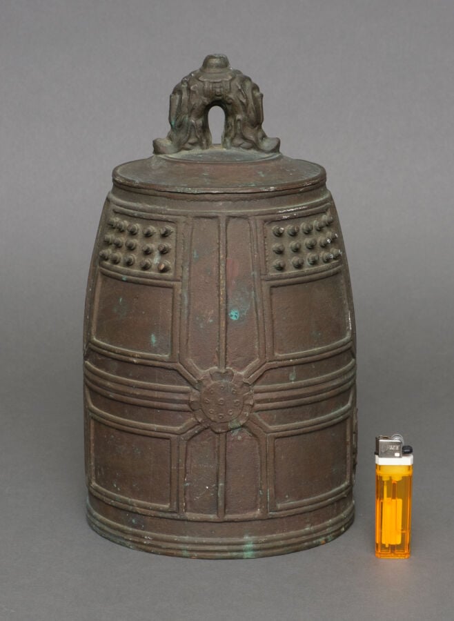 JAPON - Période Showa (1868-1912) - Cloche de temple en bronze (bonshô) de form…
