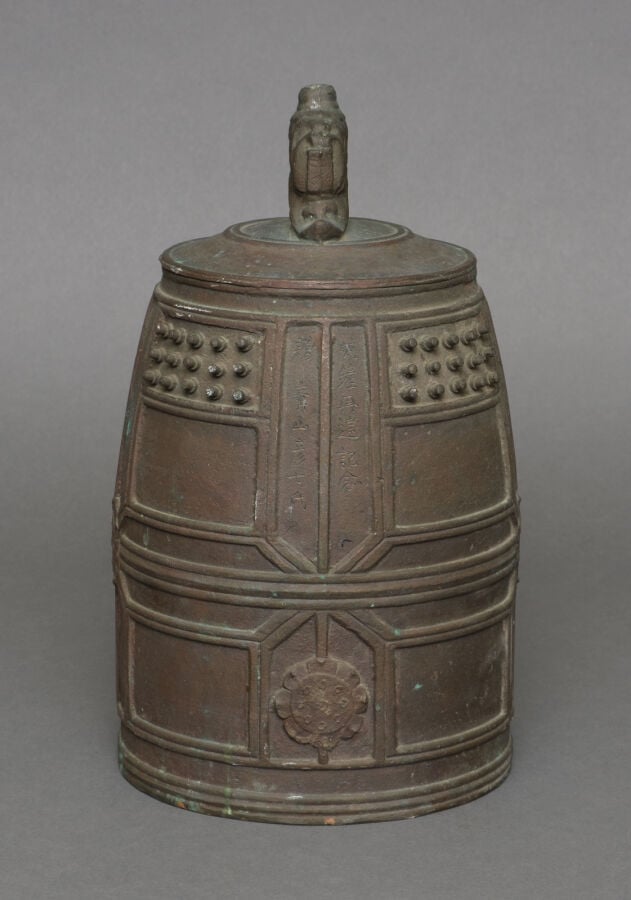 JAPON - Période Showa (1868-1912) - Cloche de temple en bronze (bonshô) de form…