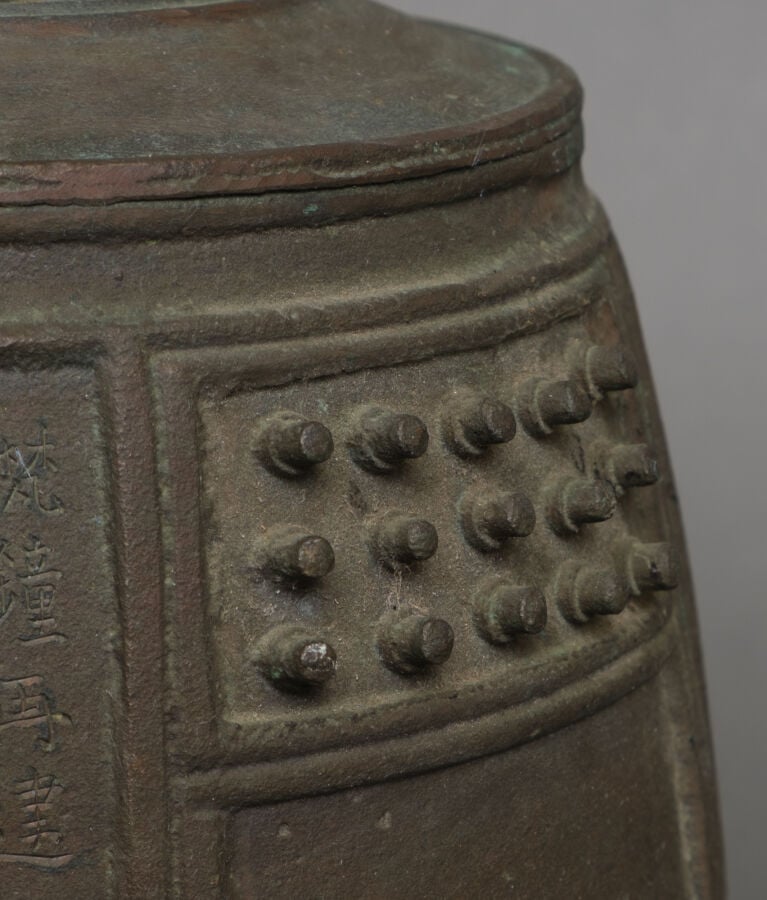 JAPON - Période Showa (1868-1912) - Cloche de temple en bronze (bonshô) de form…